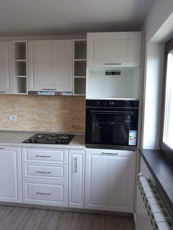 Bucatarie clasica din MDF infoliat Alb ultramat model Trandafir (1)
