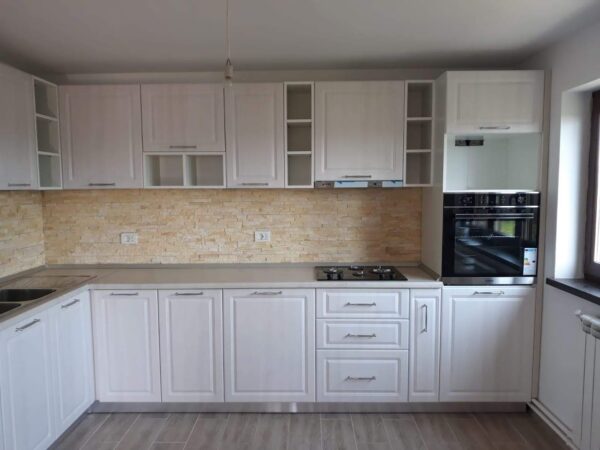 Bucatarie clasica din MDF infoliat Alb ultramat model Trandafir (3)