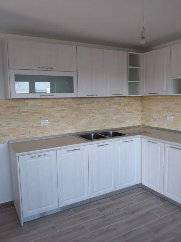 Bucatarie clasica din MDF infoliat Alb ultramat model Trandafir (4)