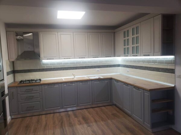 Bucatarie clasica din MDF infoliat Alb ultramat si Denim ultramat model Iris (3)