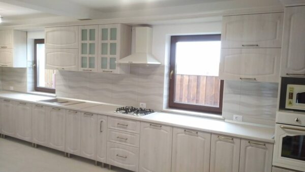 Bucatarie clasica din MDF infoliat Larice alb model Orhideea (1)