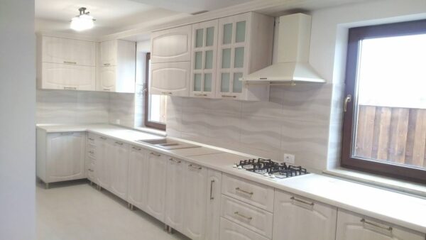 Bucatarie clasica din MDF infoliat Larice alb model Orhideea (3)