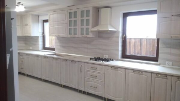 Bucatarie clasica din MDF infoliat Larice alb model Orhideea (4)