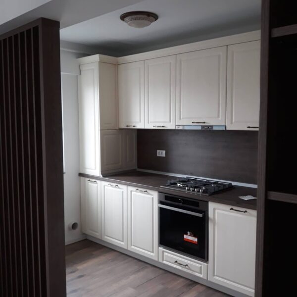 Bucatarie clasica din MDF infoliat Magnolia ultramat model Frezia (6)
