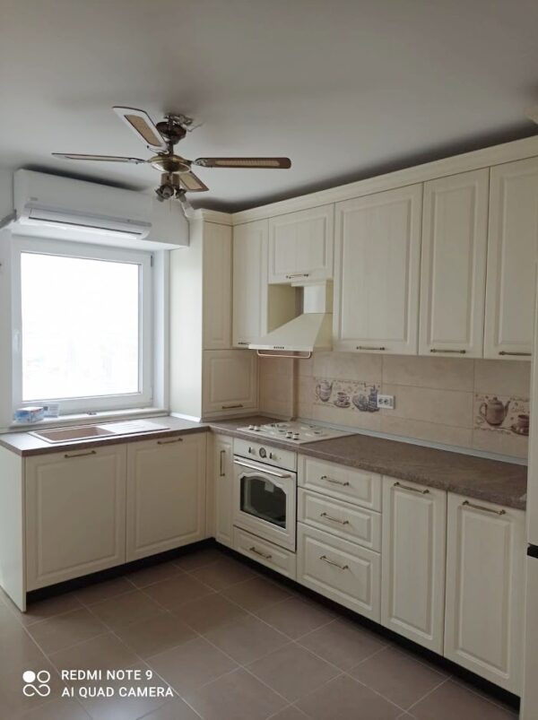 Bucatarie clasica din MDF infoliat Magnolia ultramat model Sakura (2)