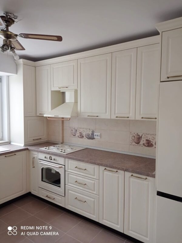 Bucatarie clasica din MDF infoliat Magnolia ultramat model Sakura (3)