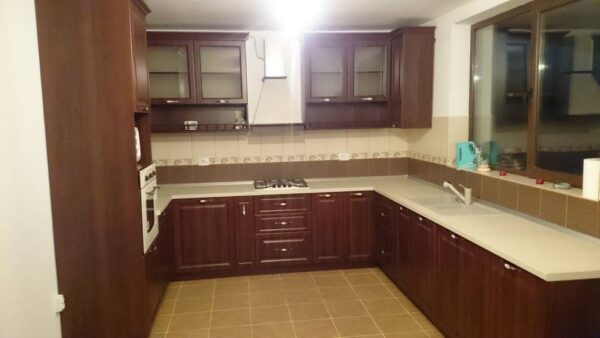 Bucatarie clasica din MDF infoliat Mahon Sierra model Frezia
