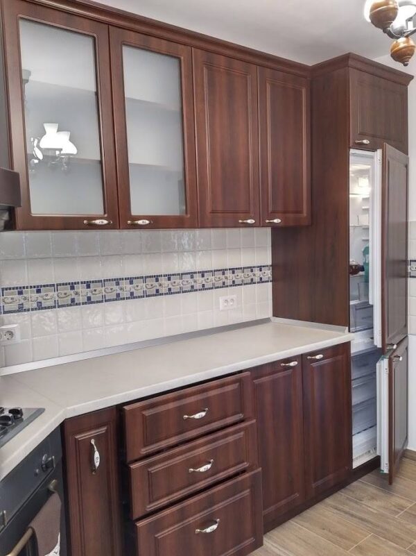 Bucatarie clasica din MDF infoliat Mahon Sierra model Mac (3)