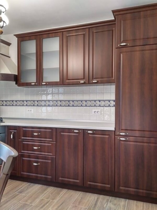 Bucatarie clasica din MDF infoliat Mahon Sierra model Mac (4)
