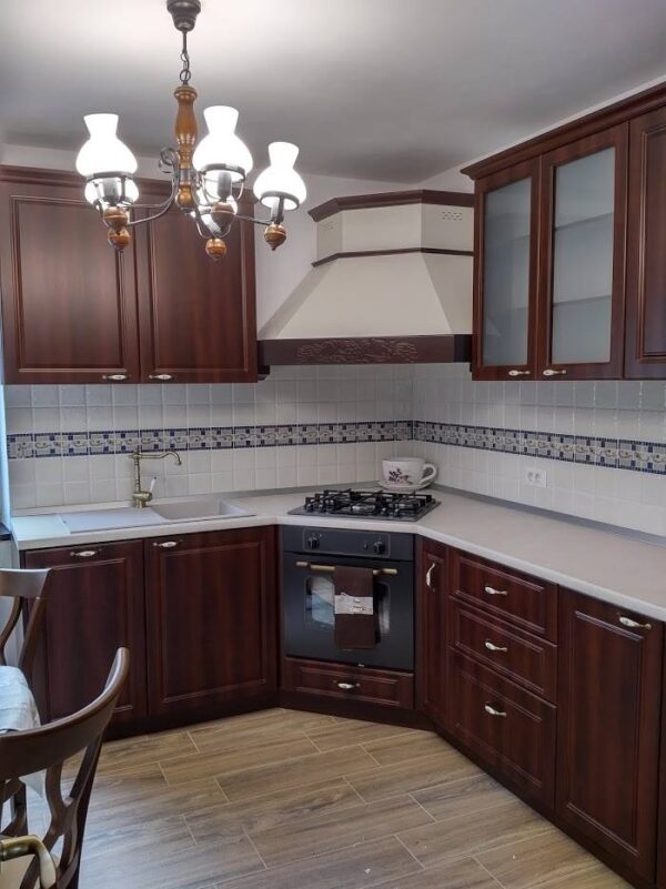 Bucatarie clasica din MDF infoliat Mahon Sierra model Mac (6)