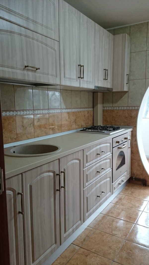 Bucatarie clasica din MDF infoliat Salcam Cretat model Dalia (1)