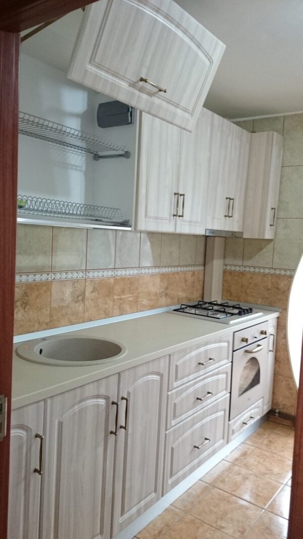 Bucatarie clasica din MDF infoliat Salcam Cretat model Dalia (2)