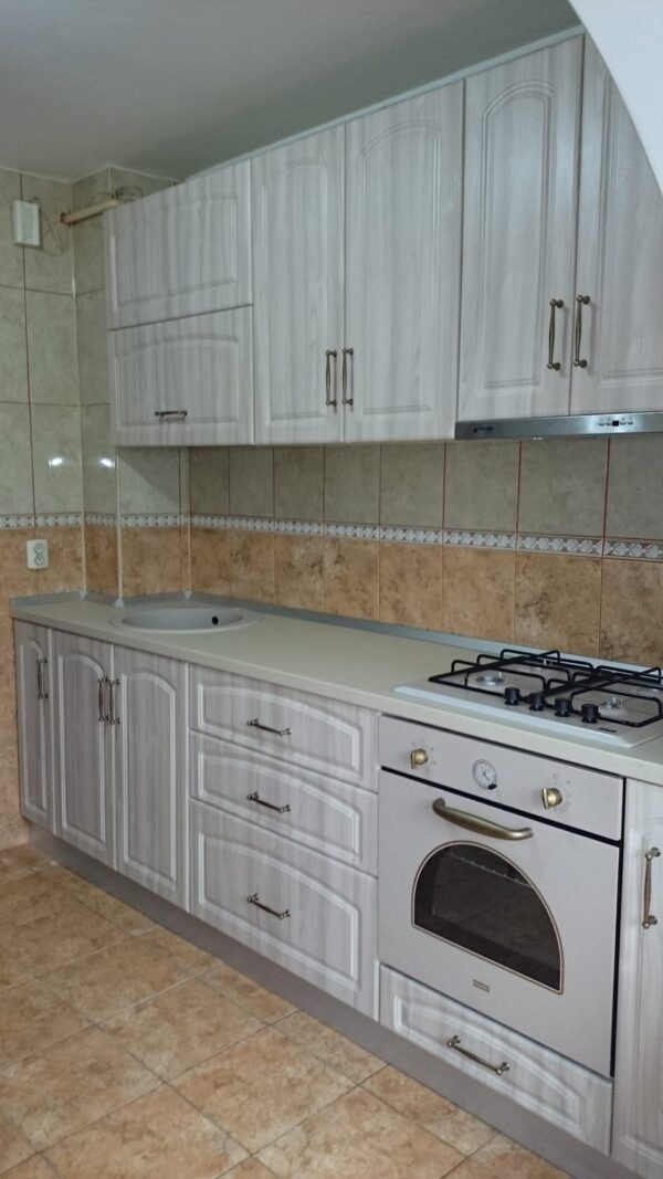 Bucatarie clasica din MDF infoliat Salcam Cretat model Dalia (3)