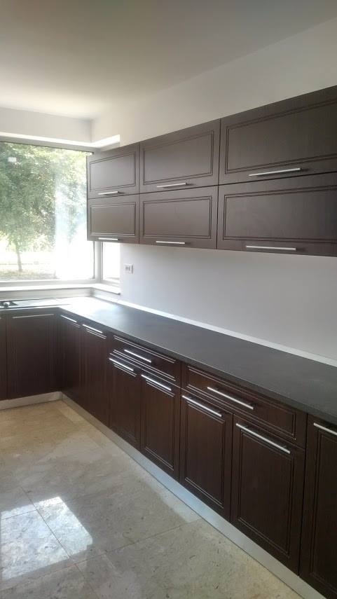 Bucatarie clasica din MDF infoliat Stejar Ferrara brun model Bujor (1)