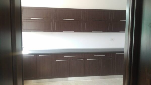 Bucatarie clasica din MDF infoliat Stejar Ferrara brun model Bujor (2)