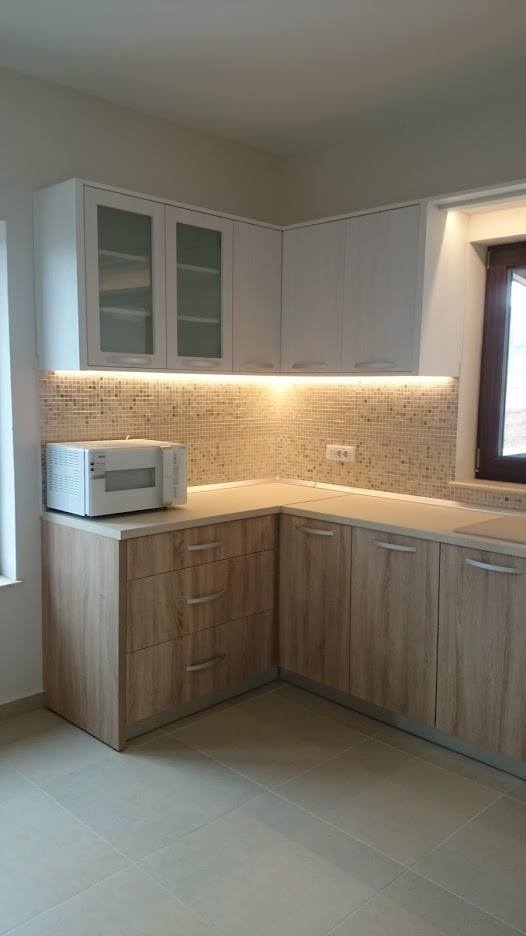 Bucatarie moderna din MDF infoliat Frasin Natur si Larice alb model Lotus (4)