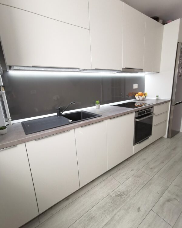Bucatarie moderna din MDF placa Alb Soft touch model Sakura (3)