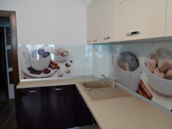 Bucatarie moderna din MDF placa Bianco si Damson HG model Liliac (1)