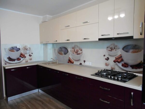 Bucatarie moderna din MDF placa Bianco si Damson HG model Liliac (3)