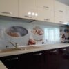 Bucatarie moderna din MDF placa Bianco si Damson HG model Liliac (4)