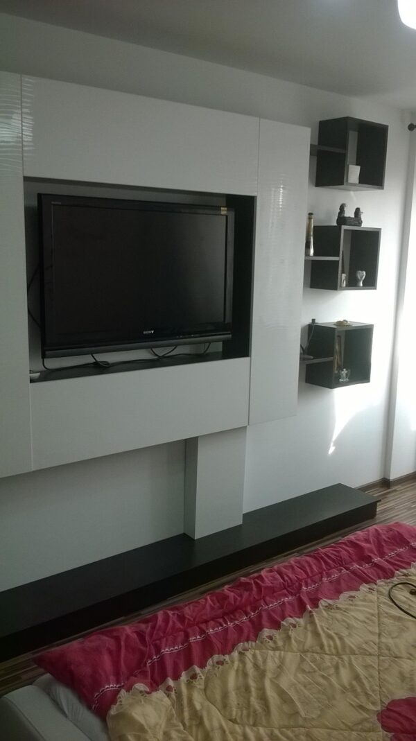 Dormitor modern din MDF lucios alb si MDF Soft touch negru model Lalea (2)