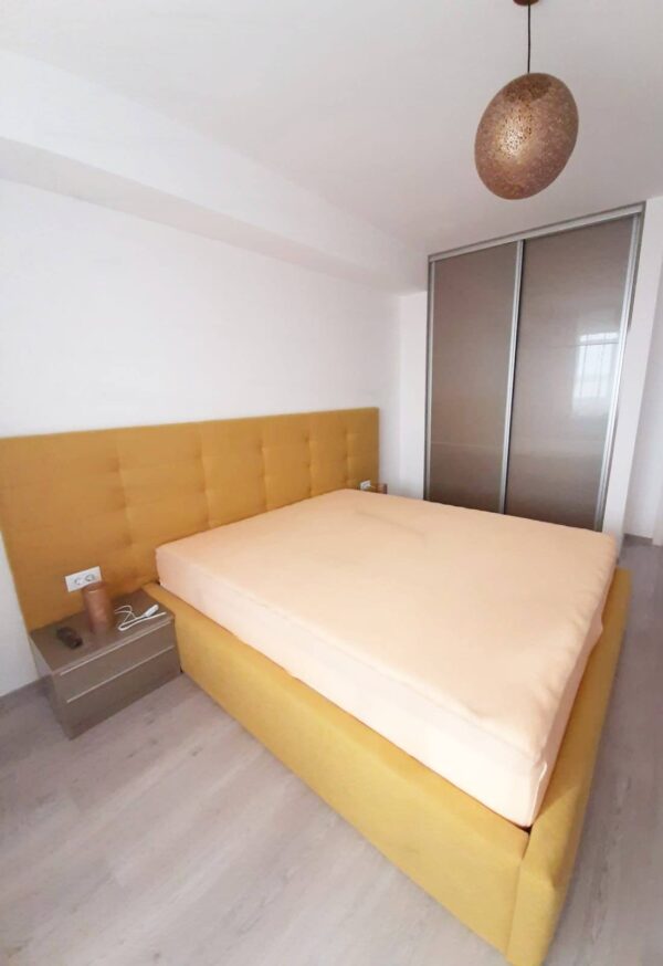 Dormitor modern din MDF lucios model Crin (2)