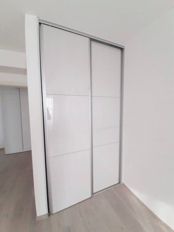 Dormitor modern din MDF lucios model Crin (6)
