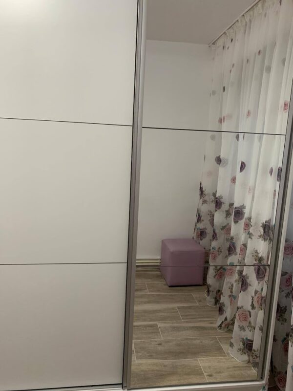 Dormitor modern din PAL Alb neted model Iris (10)