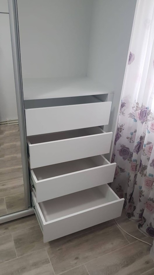 Dormitor modern din PAL Alb neted model Iris (13)