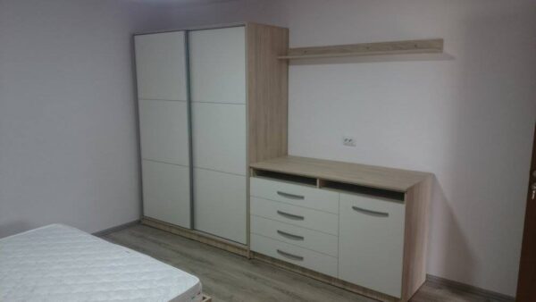 Dormitor modern din PAL Pearl Artisan Beech si Alb neted model Narcisa (1)