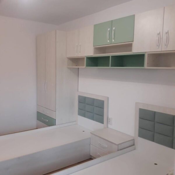 Dormitor tineret din PAL Jade si Alb neted model Eucalipt (1)