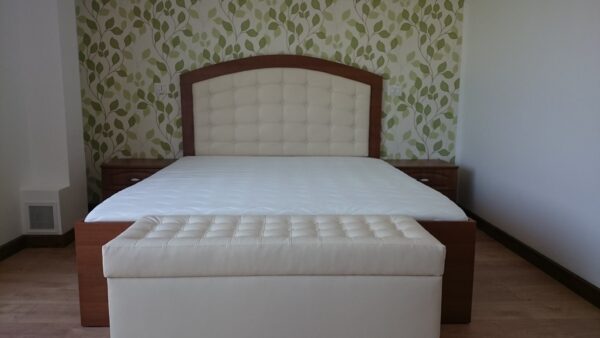 Mobilier clasic din MDF infoliat Frasin Cognac model Garoafa (1)